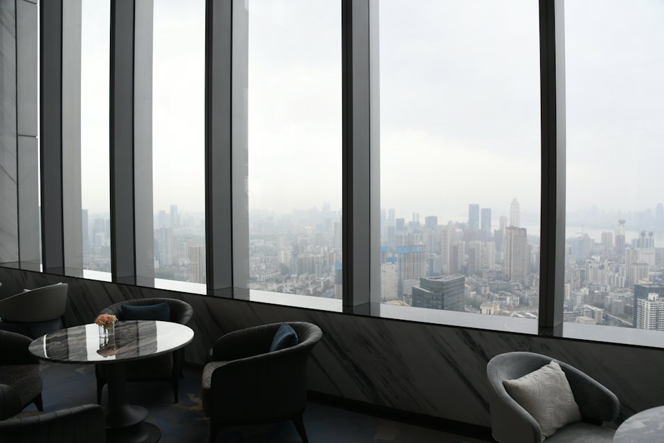 Executive lounge overlooking a business district